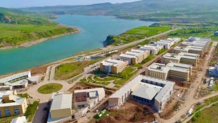 Üniversitede skandal iddia: Sanat derslerine ‘fizikçi’ giriyor!