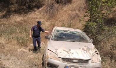 Uyuklayan sürücü eşinin ikazıyla panikleyip direksiyonu şarampole kırdı