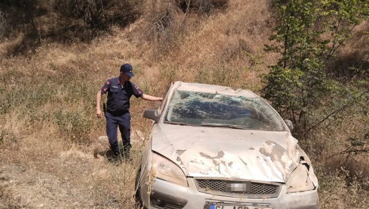 Uyuklayan sürücü eşinin ikazıyla panikleyip direksiyonu şarampole kırdı