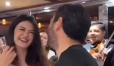 Uzak Şehir’in Cihan Albora’sı Ozan Akbaba kutlamada! Eşini öpmeye doyamadı