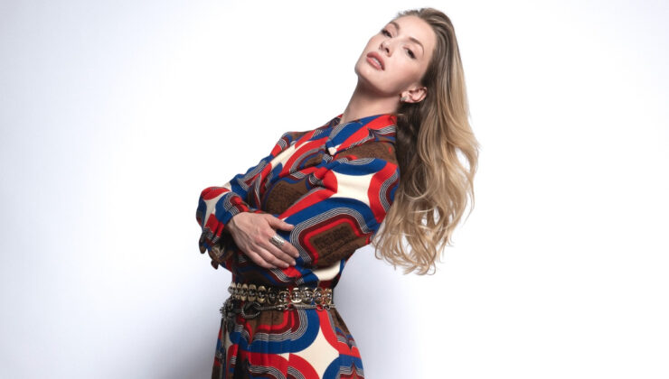 Yasemin Kay Allen’a sıcak bastı! Gece denize girdi