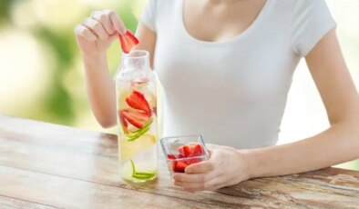 Yaz mevsiminde vücudunuzun nem dengesini koruyun: Yaz aylarında su alımını destekleyen 8 besin