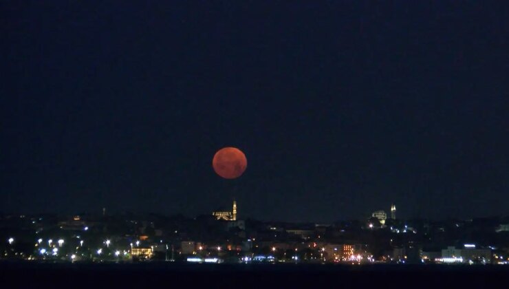 Yazın habercisi ‘Çilek Dolunayı’, eşsiz görüntüler oluşturdu