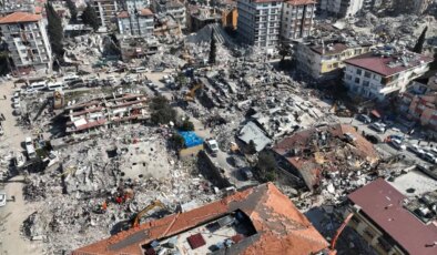 Yeni bir ‘göç’ hazırlığı mı var? Depremzedelerin avukatından dikkat çeken soru: ‘Hatay’da ihtiyaç fazlası konut yapılıyor, bu konutları kimlere yapıyorsunuz?’