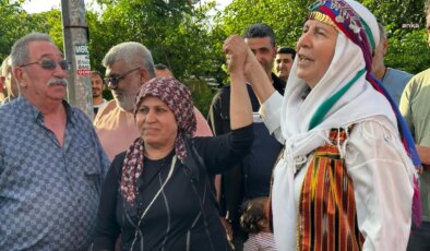 Yenilenen muhtarlık seçimlerini kazanan Dursun Yılmaz, Toprakkale’nin ilk kadın muhtarı oldu