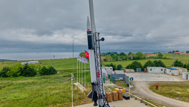 Yerli ve milli hibrit roket sistemi 200 kilometre irtifayı geçerek rekor kırdı
