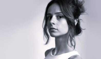 Yönetmen Ecre Begüm Bayrak kimdir? Ecre Begüm Bayrak kaç yaşında, nereli?  Ecre Begüm Bayrak filmleri…