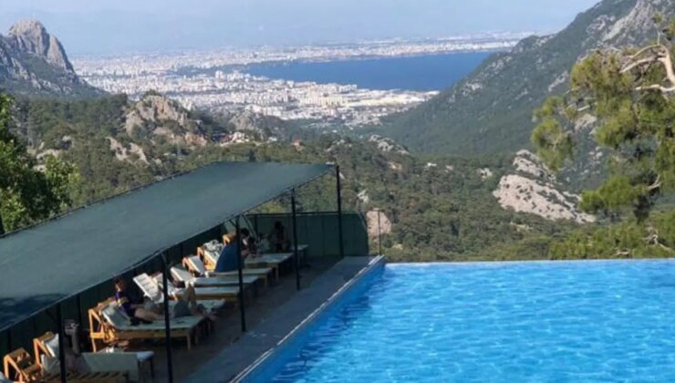 Yüksekten havuza atladı, boynu kırıldı