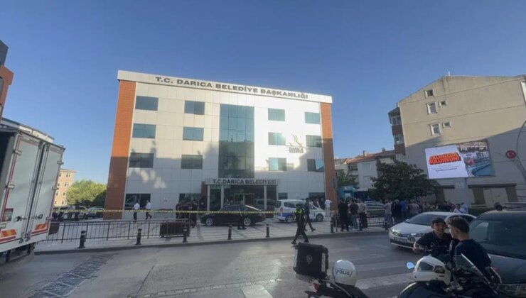 Zabıta kendini başından vurdu: Belediye başkanı kolundan yaralandı