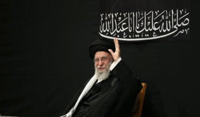 12 günlük savaşın ardından ilk kez: Hamaney, Aşura töreninde görüldü