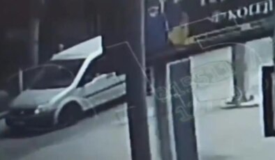 3 milyon liralık silahlı gasp kamerada: Şüpheliler yakalandı