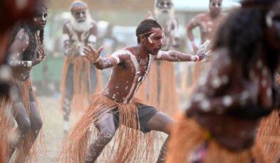 Aborjinler, Avrupalı ​​yerleşimciler tarafından soykırıma uğradı