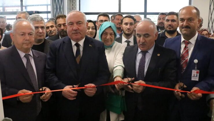 AKP’li vekil hastanedeki MR cihazını kurdele ile açtı