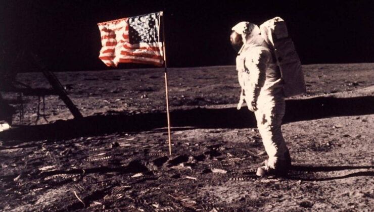 Amerikalılar Ay’a dönüşü ve Mars yolculuğunu destekliyor