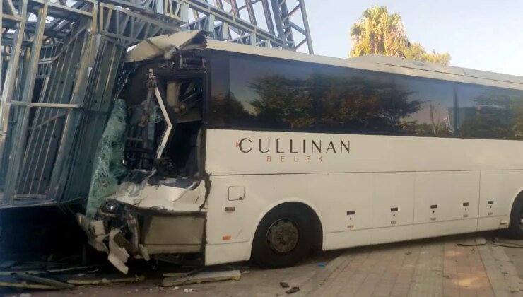 Antalya’da 4 araçlık zincirleme kaza: 26 kişi yaralandı!