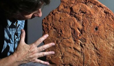 Antik mezarda 4 bin yıllık el izi keşfedildi