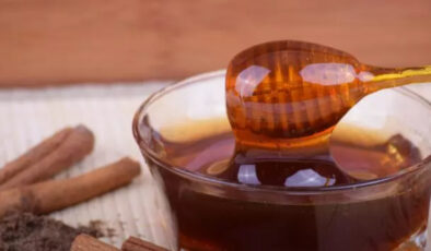 Bal ve tarçın karışımı sağlık dağıtıyor! İşte faydaları…