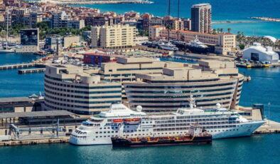 Barselona iki kruvaziyer terminalini kapatıyor