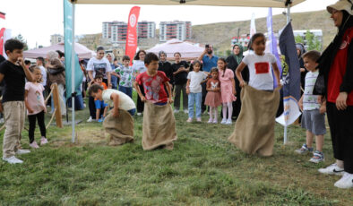Bayburt’ta çocuklar, geleneksel oyunlarla eğlendi