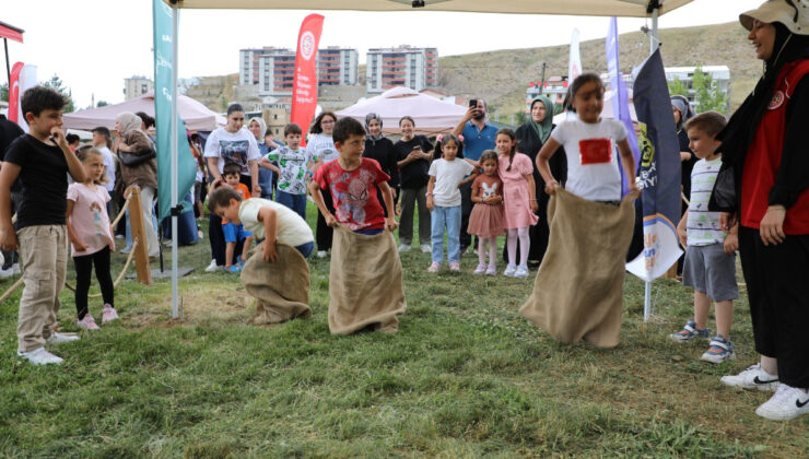 Bayburt’ta çocuklar, geleneksel oyunlarla eğlendi