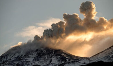 Bilim insanları araştırdı: Eriyen buzullar volkanik patlamalara yol açabilir