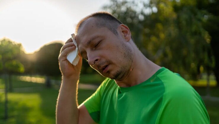 Bitkisel dokunuşlarla sıcak havalarda serinliğinizi koruyun: Aşırı terlemeye  karşı etkili 8 doğal yöntem