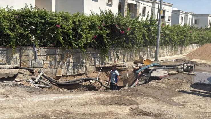 Bodrum’da ana su isale hattı patladı… Yol trafiğe kapandı!
