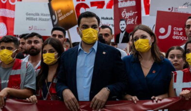 Çalık için gençlerden sarı maskeli eylem