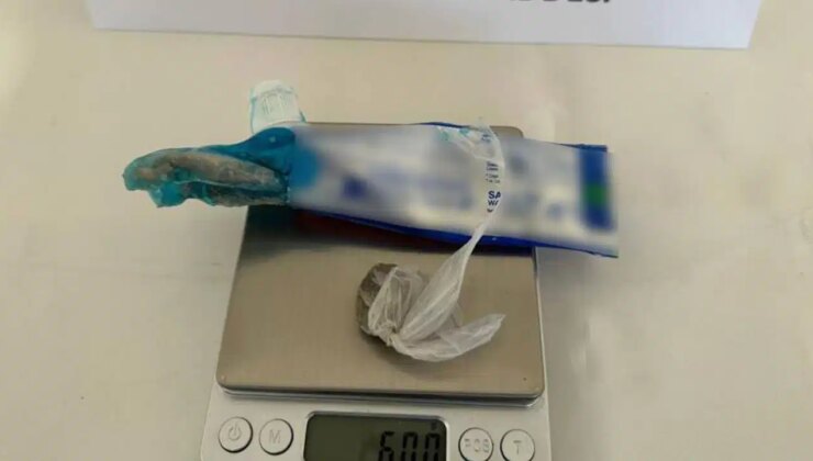 Çantadaki diş macunu tüpünden uyuşturucu çıktı!