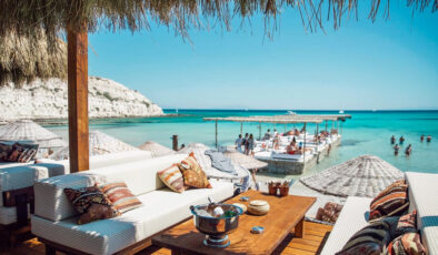 Çeşme’de denize girmek lüks oldu, plaj tarifesi cep yakıyor