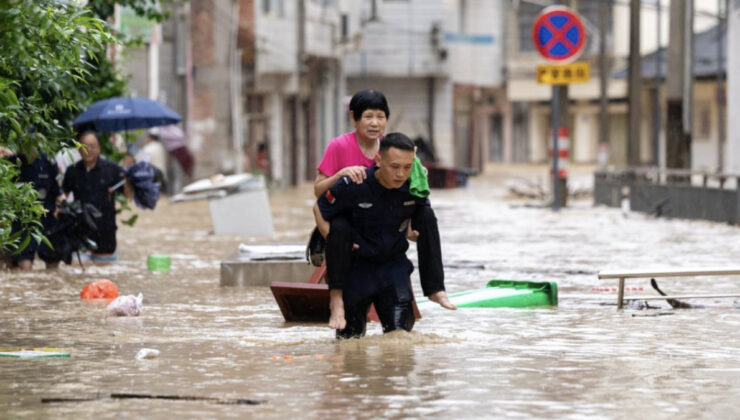 Çin’in Xianfeng kentini sel vurdu: 18 bin kişi tahliye edildi