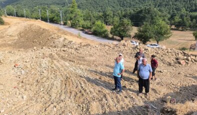 Davalık tarlasında kazı yapılan depremzede isyan etti: ‘TOKİ buraya ev yapacak diye kazmışlar’