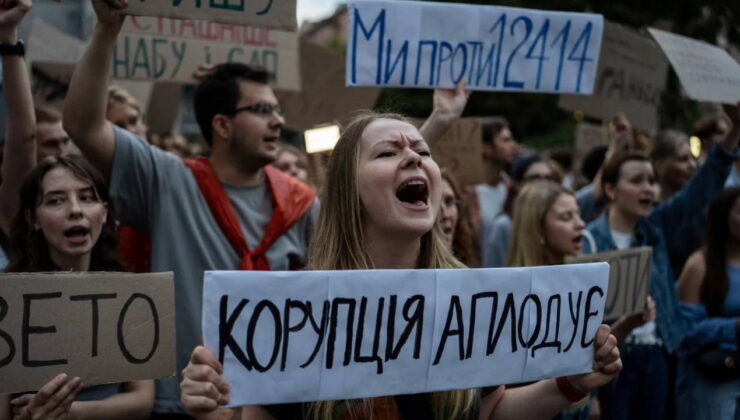 Deniz Berktay ile Kuzeyden Notlar: Kiev’de protestolar ne anlama geliyor?