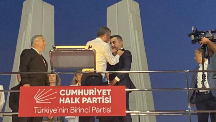 DEVA Partisi’nden istifa eden isimler CHP’ye katıldı, rozetleri takıldı