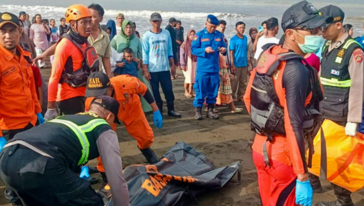 Endonezya’da feribot battı: 4 ölü, 38 kayıp