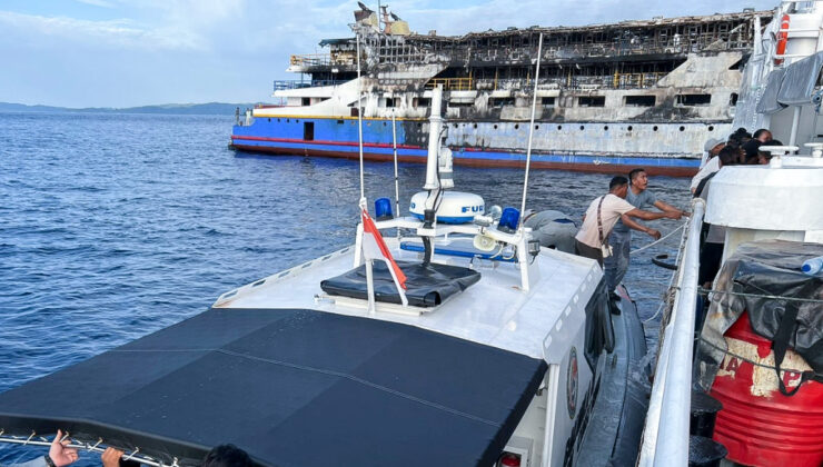 Endonezya’da yolcu gemisinde yangın: 568 kişi kurtarıldı