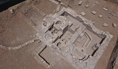 Fidan dikmek için çukur açtı,  1700 yıllık Roma hamamı gün yüzüne çıktı