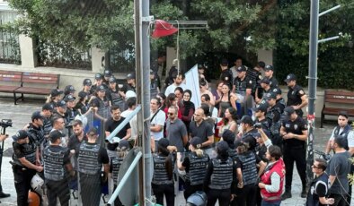 ‘Füze maketi’ne el konuldu: 17 TKP’li gözaltına alındı