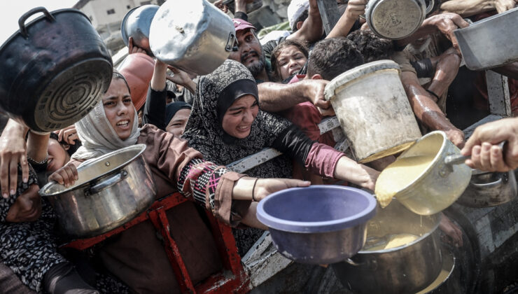 Gazze’de açlık ile mücadele: Filistinlilere yemek dağıtıldı