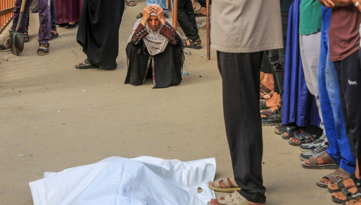 Gazze’de zulüm devam ediyor: Engelli babanın 3 çocuğu ve eşi öldürüldü