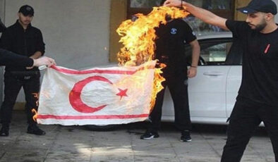 GKRY’de çirkin provokasyon: KKTC bayrağı yakmaya çalıştılar