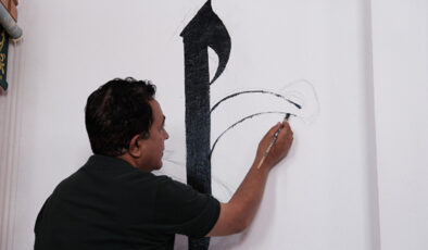 Gönüllü nakkaş, Van’da 20 caminin duvarlarını süsledi