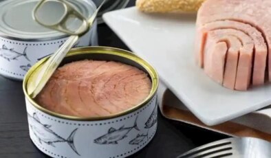 Günde 3 öğün ton balığı yiyen kadın hastanelik oldu!