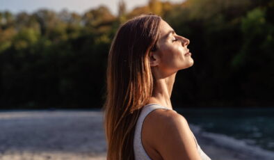 Güneşin tadını çıkarırken saçlarınızın ışıltısını kaybetmeyin: Yaz mevsiminde saç sağlığını korumanın 8 etkili yolu