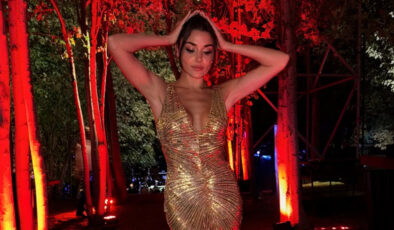 Hande Erçel düğünde! Hakan Sabancı’nın ceketiyle poz verdi