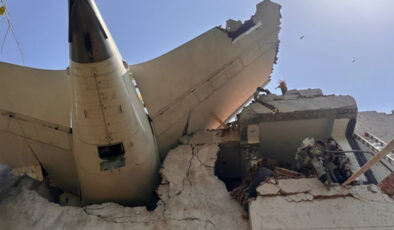 Hindistan’da uçak kazasında ölen İngilizlerin cesetleri karıştı