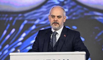 ‘İhanet sorusuna ‘evet’ yanıtı, sarayın danışmanını fena kızdırdı