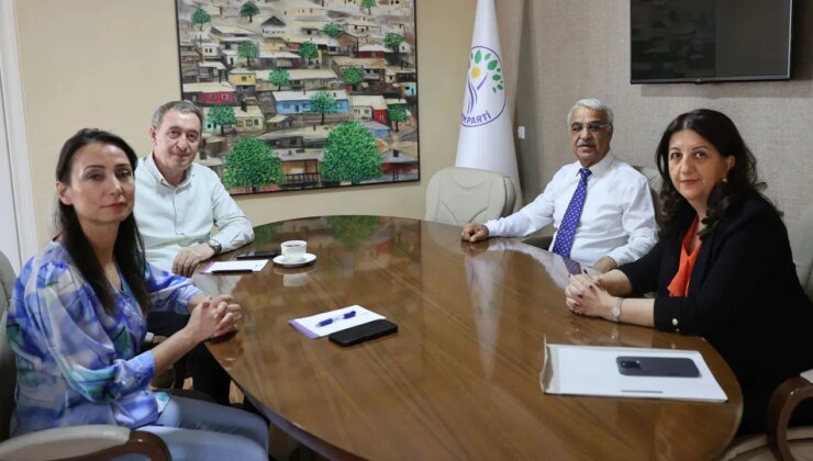 İmralı Heyeti’nden Erdoğan’la görüşme öncesi Dem Parti’ye ziyaret