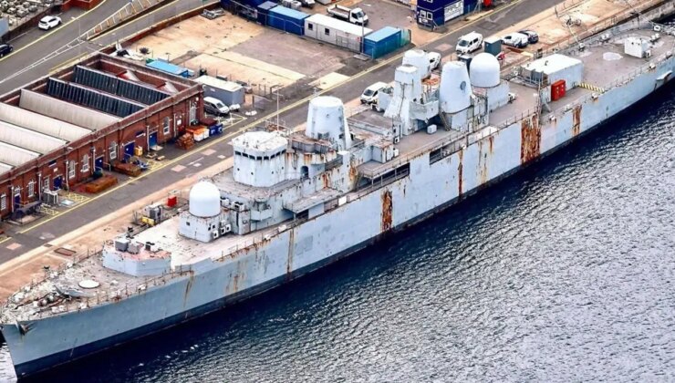 İngiliz zehir gemisi İzmir’e demirledi: Çevreciler çağrı yaptı!