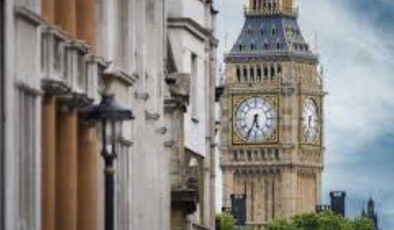 İngiltere’de seçim reformu için yeni plan: Oy kullanma yaşı 16’ya indiriliyor